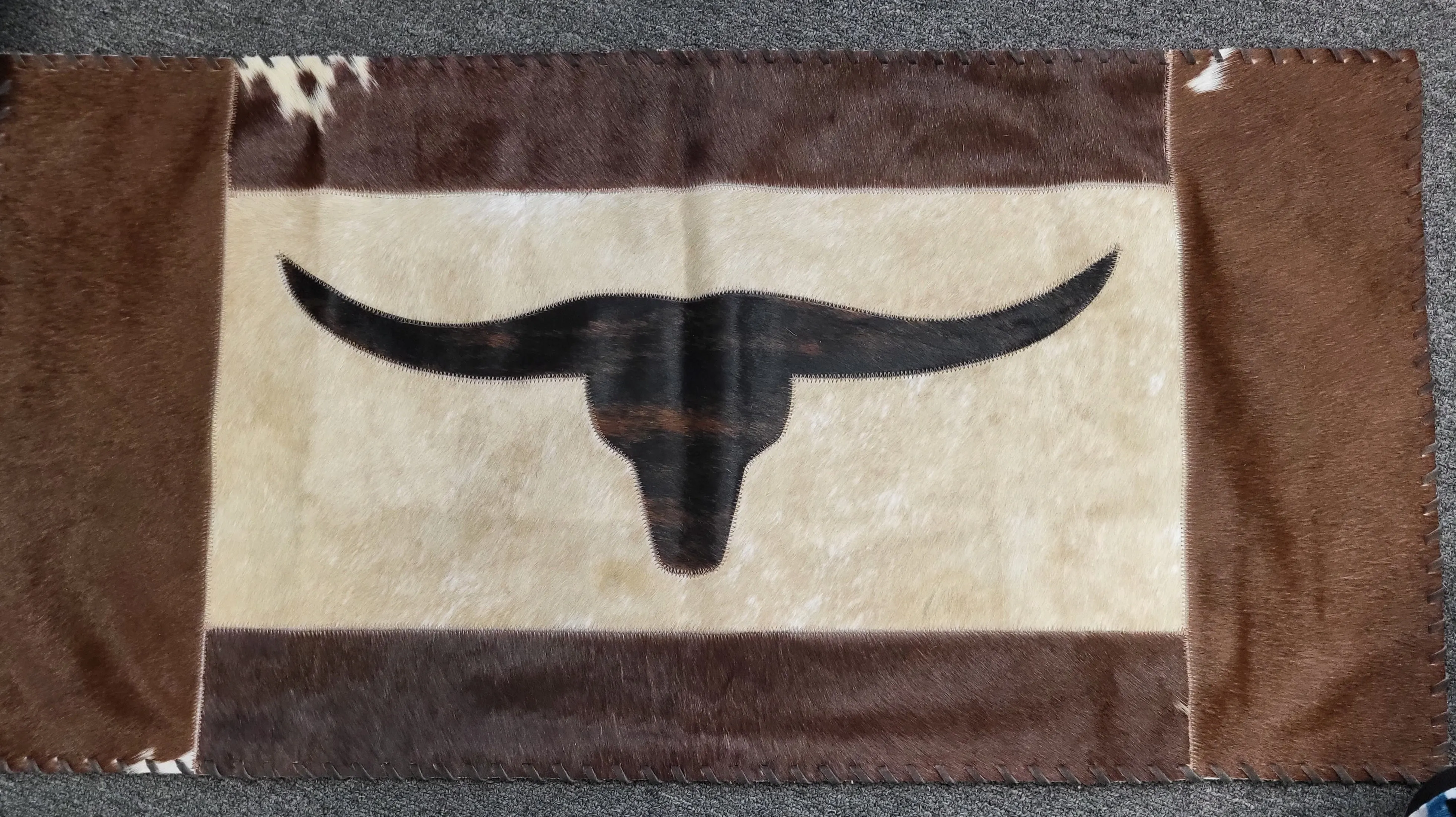 COWHIDE 2X4 LONGHORN RUG